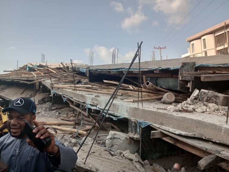 A two-storey building has collapsed at a popular GSM market in Beirut Road of Kano state .